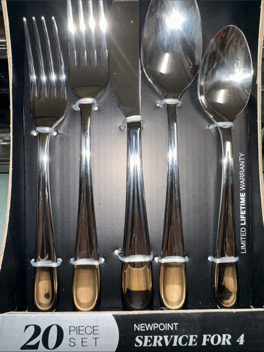 Oneida Newpoint 20-Piece Flatware Set in Polished Silver Finish Stainless Steel
